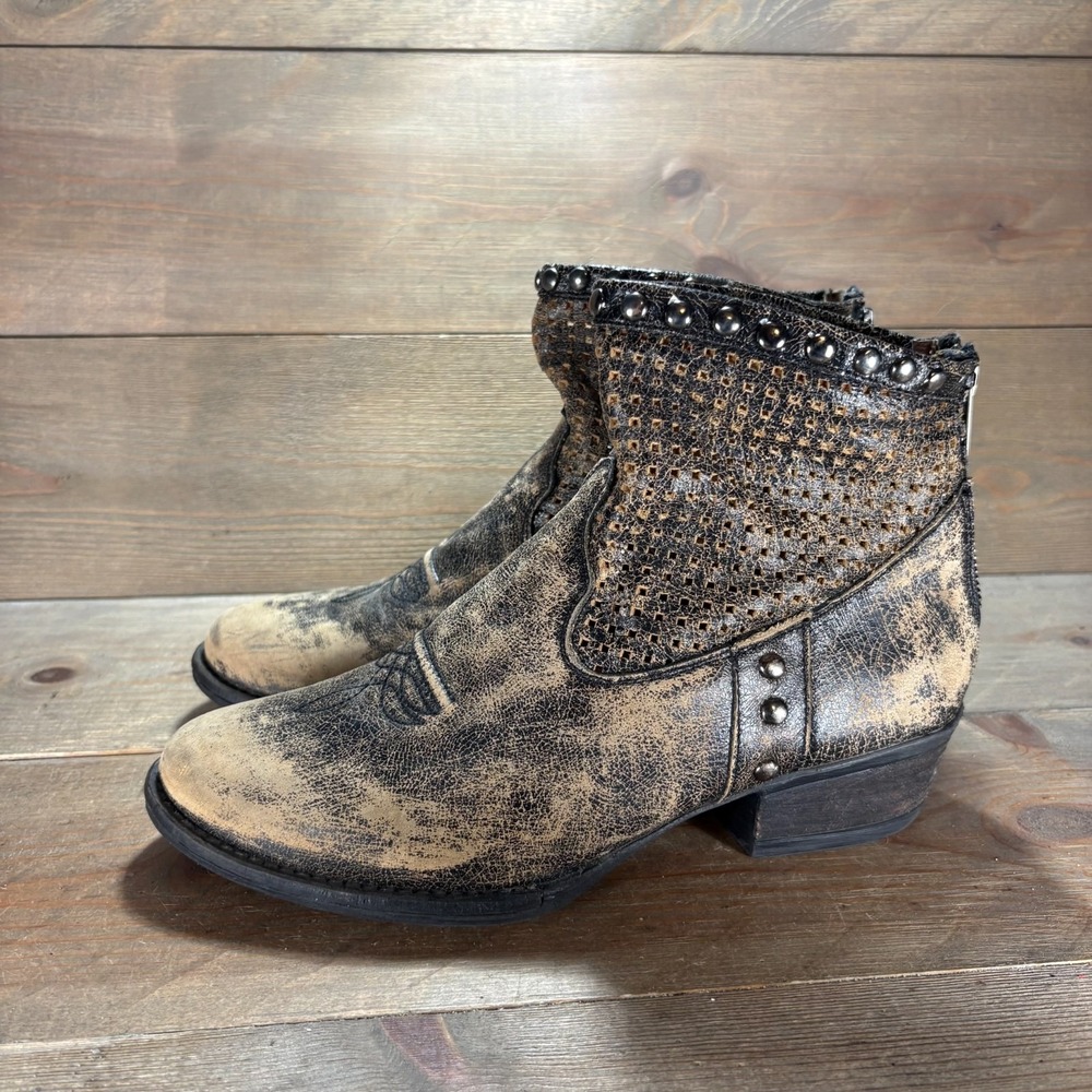Circle G Corral Womens size 8.5 shoes Brown Leather Studded ankle boots